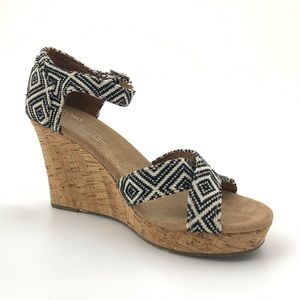 Toms Strappy Wedge in Woven Diamond
